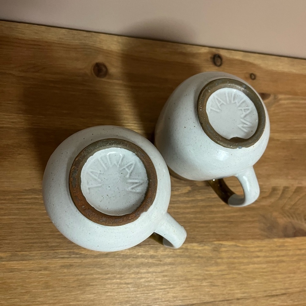 Vintage Brown and Cream Ceramic Mugs - Picture 3 of 3